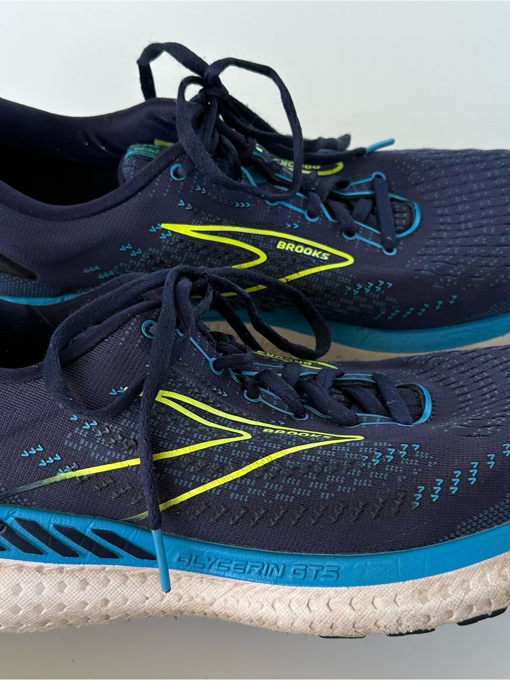 Mens Brooks Glycerin GTS 19 running shoes. Size 10.5. Smoke free home.
